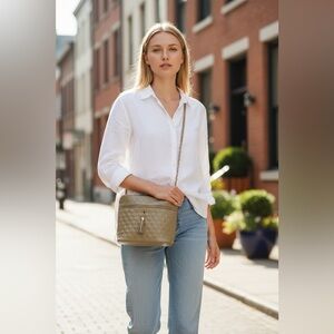 ( Boutique) Elegant Quilted Chain Shoulder makeup Bag